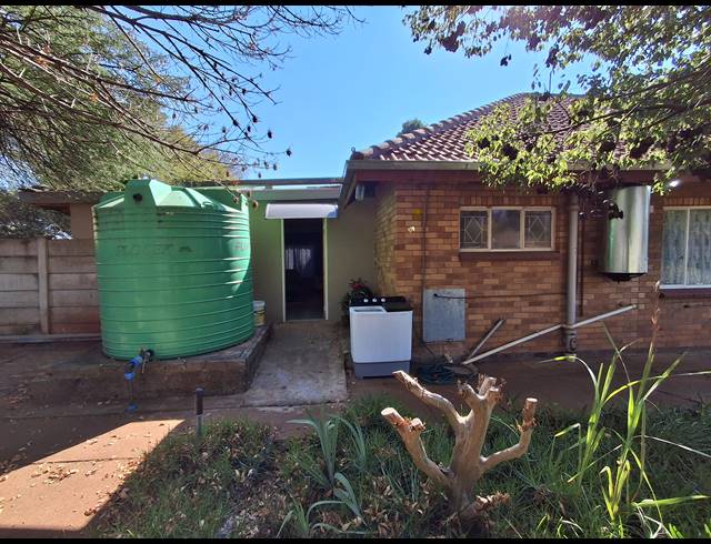 3 BEDROOM FREESTANDING FOR SALE IN STILFONTEIN EXT 4